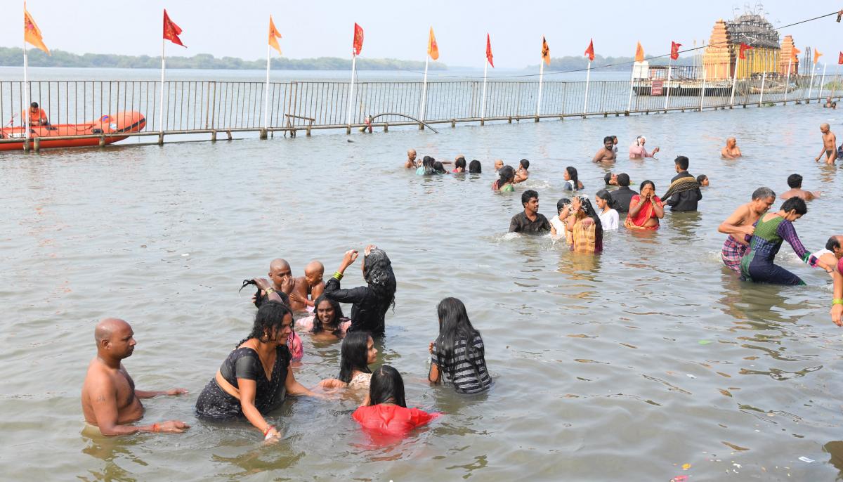 Karthika Pournami Celebrations In Andhra Pradesh And Telangana Photos - Sakshi15