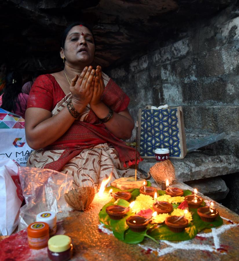 Karthika Pournami Celebrations In Andhra Pradesh And Telangana Photos - Sakshi18