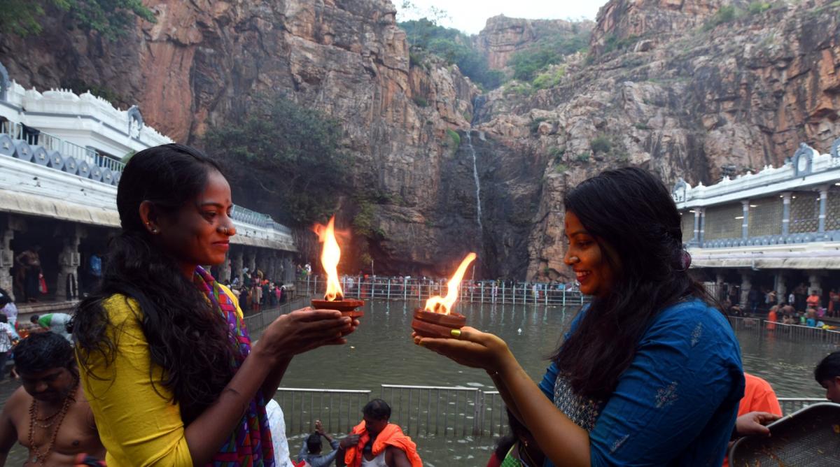 Karthika Pournami Celebrations In Andhra Pradesh And Telangana Photos - Sakshi20