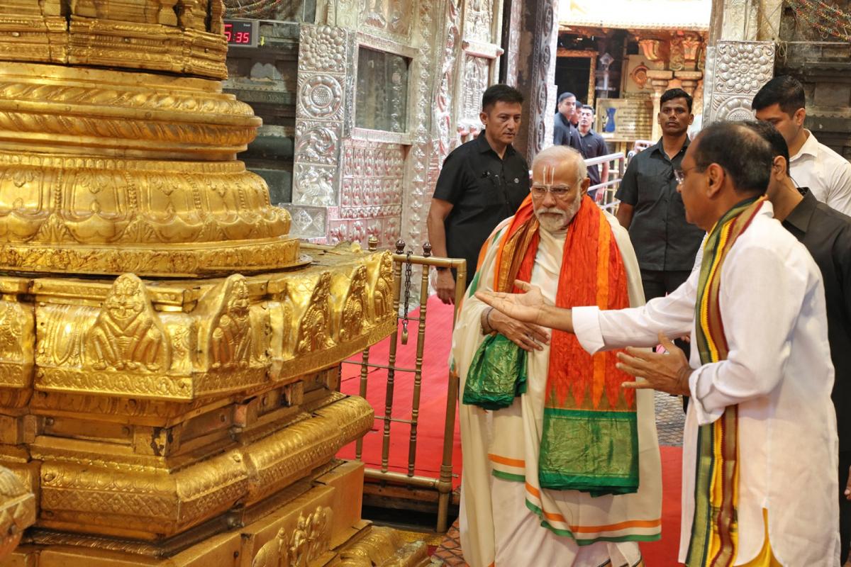 PM Narendra Modi Visits Tirumala Temple HD Photos - Sakshi1