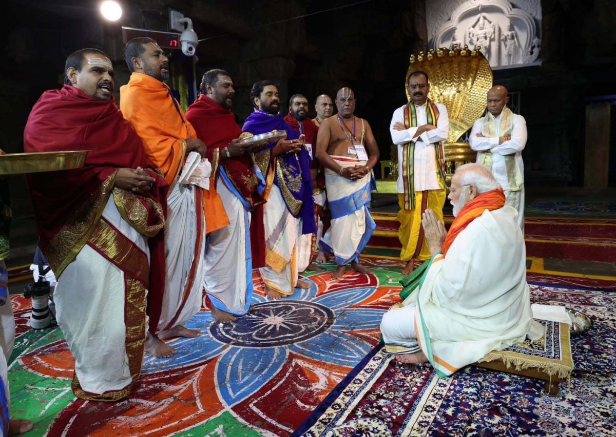 PM Narendra Modi Visits Tirumala Temple HD Photos - Sakshi3