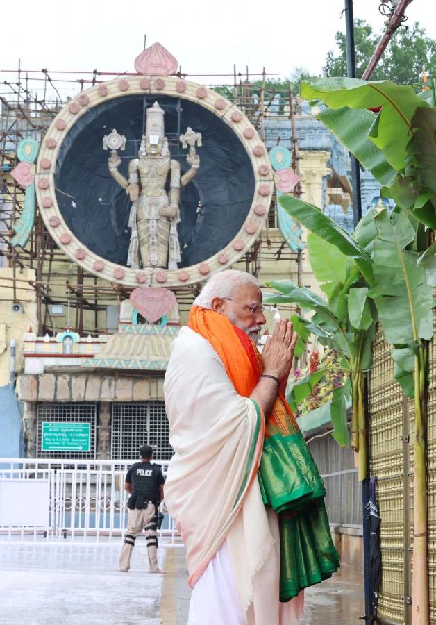 PM Narendra Modi Visits Tirumala Temple HD Photos - Sakshi6