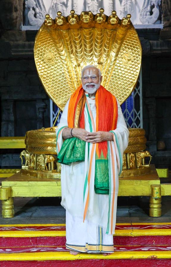 PM Narendra Modi Visits Tirumala Temple HD Photos - Sakshi7