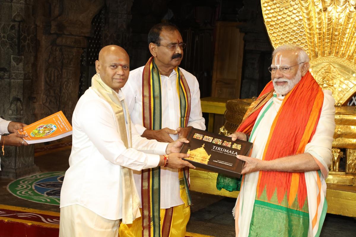 PM Narendra Modi Visits Tirumala Temple HD Photos - Sakshi8