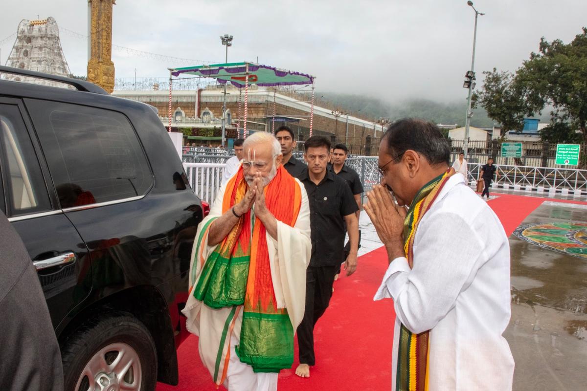 PM Narendra Modi Visits Tirumala Temple HD Photos - Sakshi9