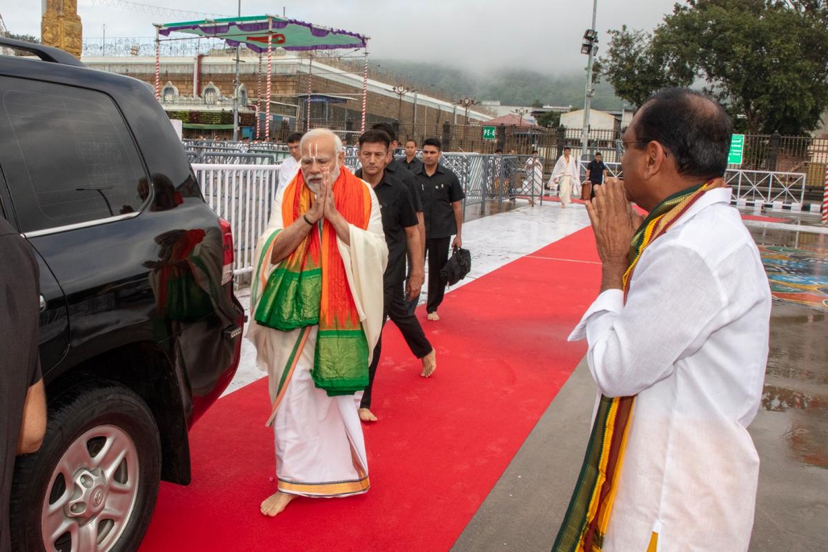 PM Narendra Modi Visits Tirumala Temple HD Photos - Sakshi12