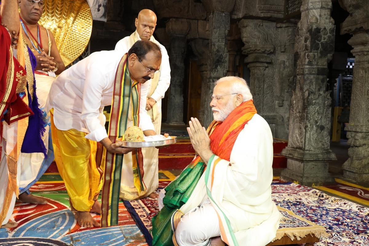 PM Narendra Modi Visits Tirumala Temple HD Photos - Sakshi15