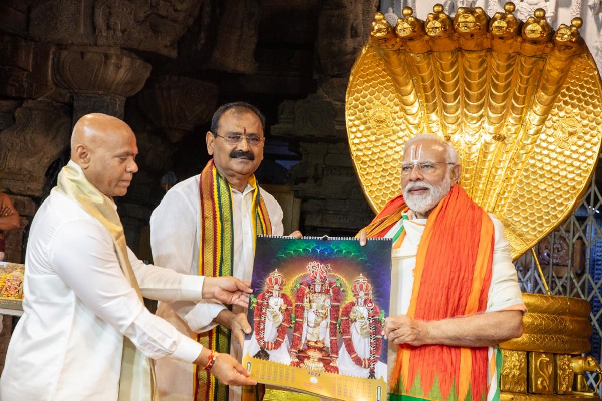 PM Narendra Modi Visits Tirumala Temple HD Photos - Sakshi17