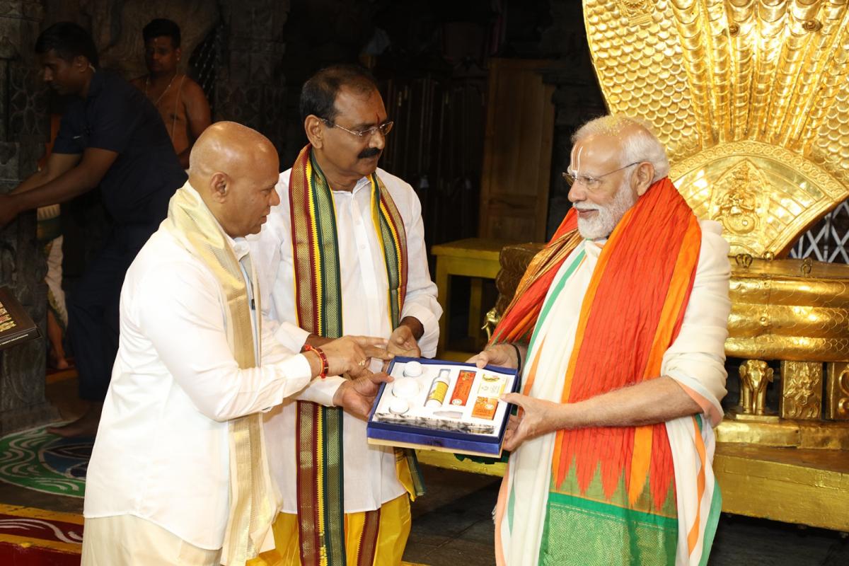 PM Narendra Modi Visits Tirumala Temple HD Photos - Sakshi18