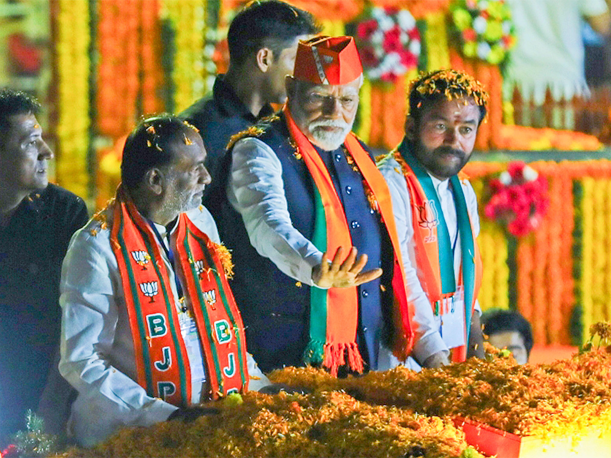 Narendra Modi greets supporters as he arrives for an election campaign rally - Sakshi21