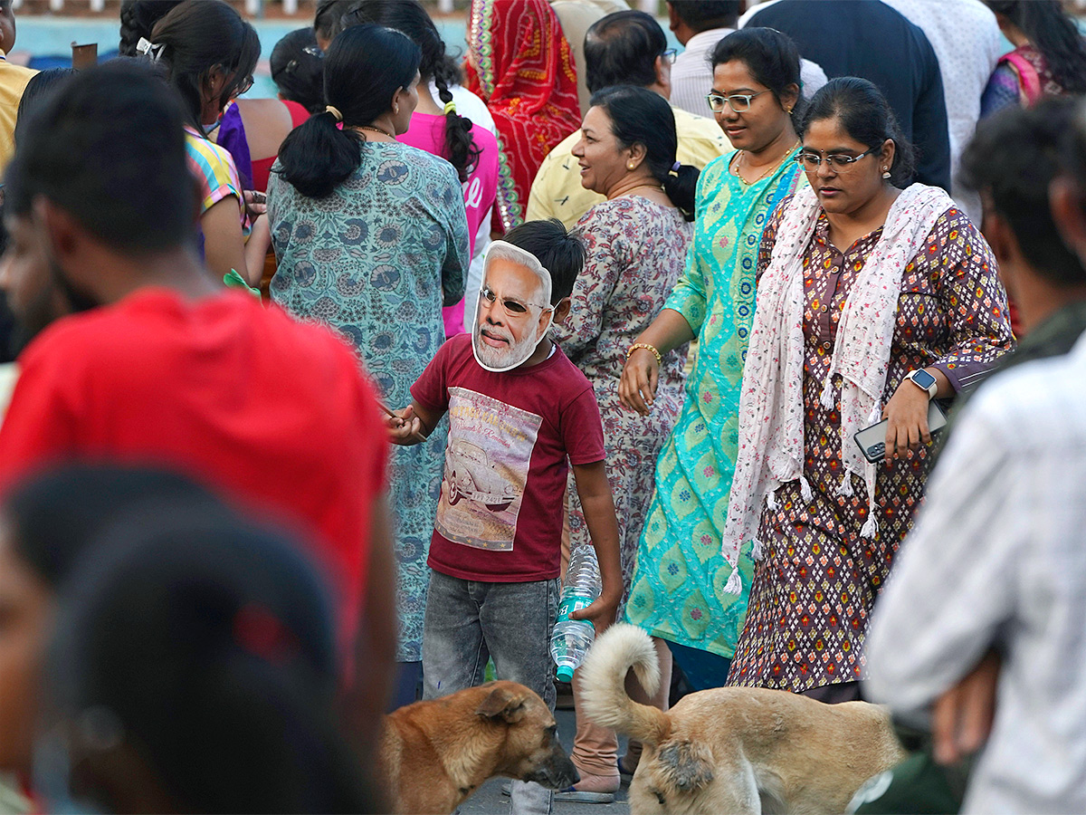 Narendra Modi greets supporters as he arrives for an election campaign rally - Sakshi22