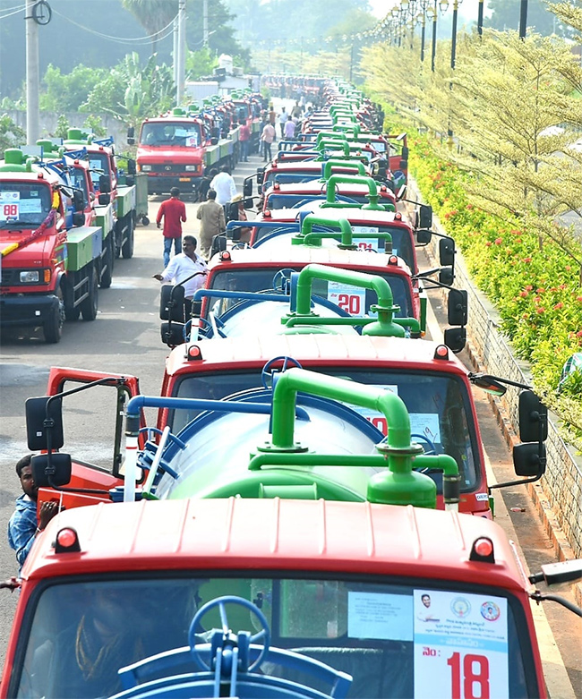 CM YS Jagan started cleaning Vehicles In AP - Sakshi10