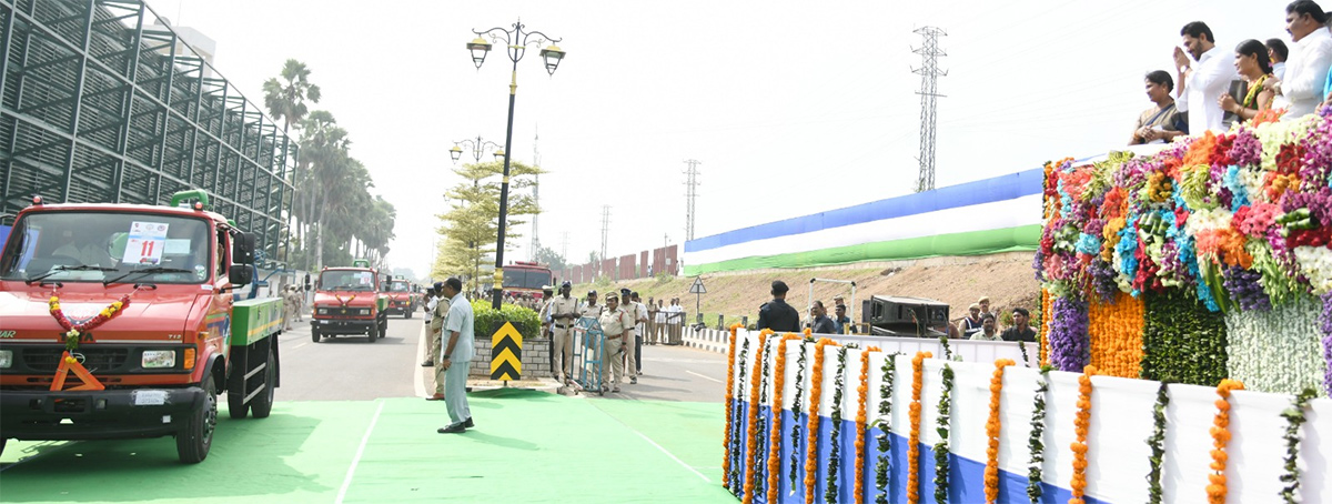 CM YS Jagan started cleaning Vehicles In AP - Sakshi12