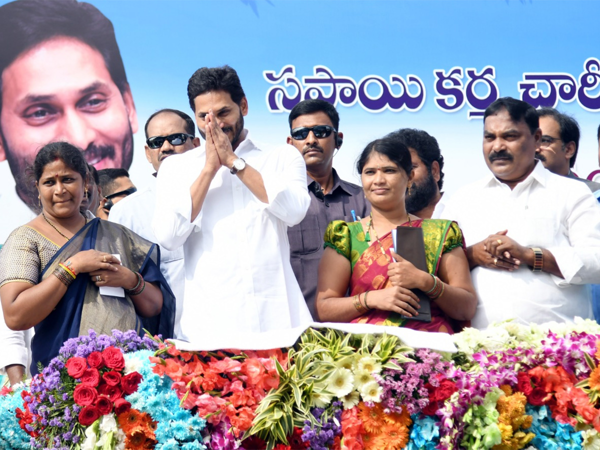 CM YS Jagan started cleaning Vehicles In AP - Sakshi2