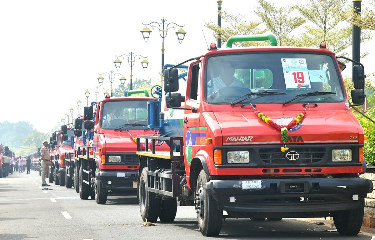 CM YS Jagan started cleaning Vehicles In AP - Sakshi22