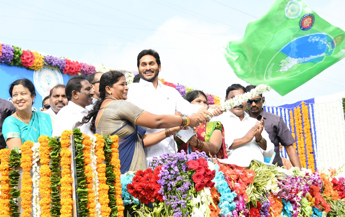 CM YS Jagan started cleaning Vehicles In AP - Sakshi23