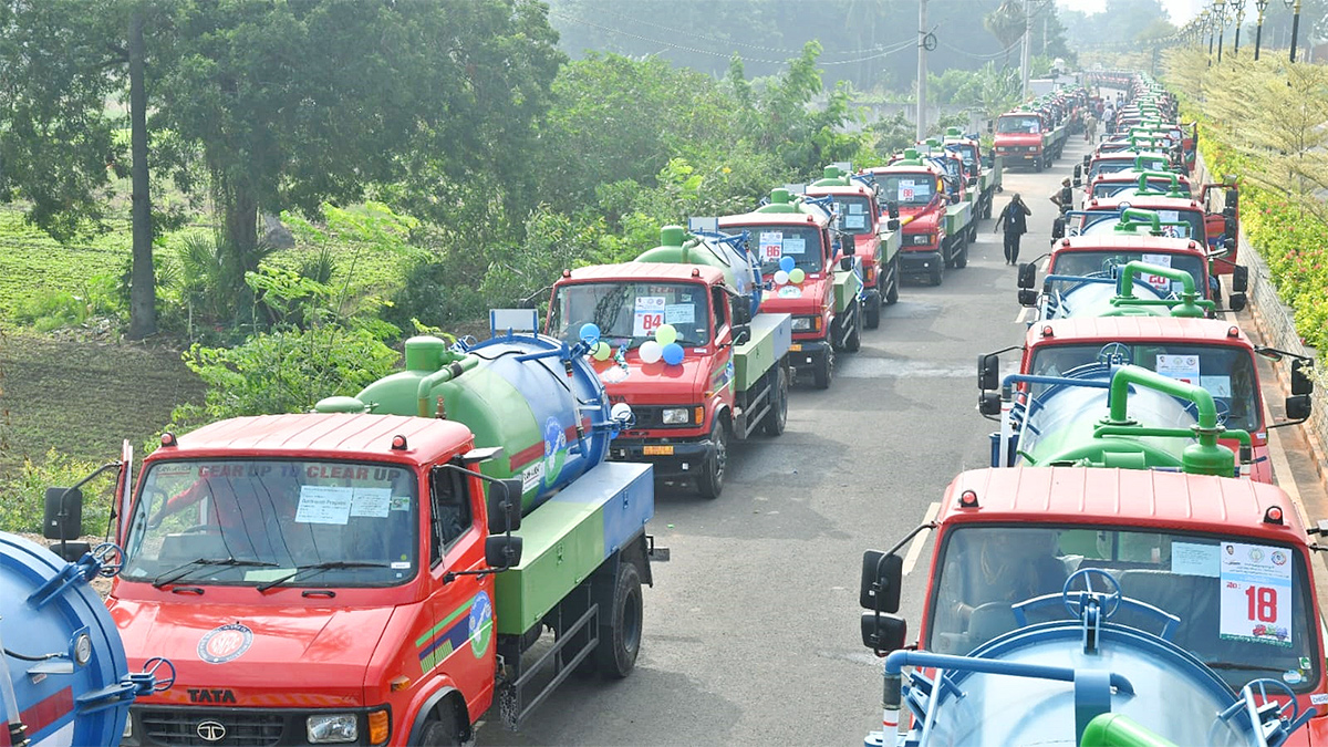 CM YS Jagan started cleaning Vehicles In AP - Sakshi25