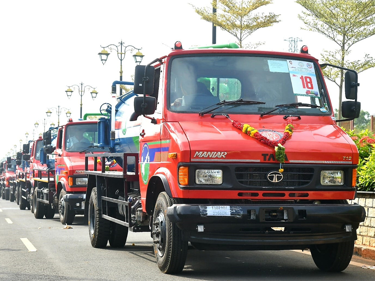 CM YS Jagan started cleaning Vehicles In AP - Sakshi4