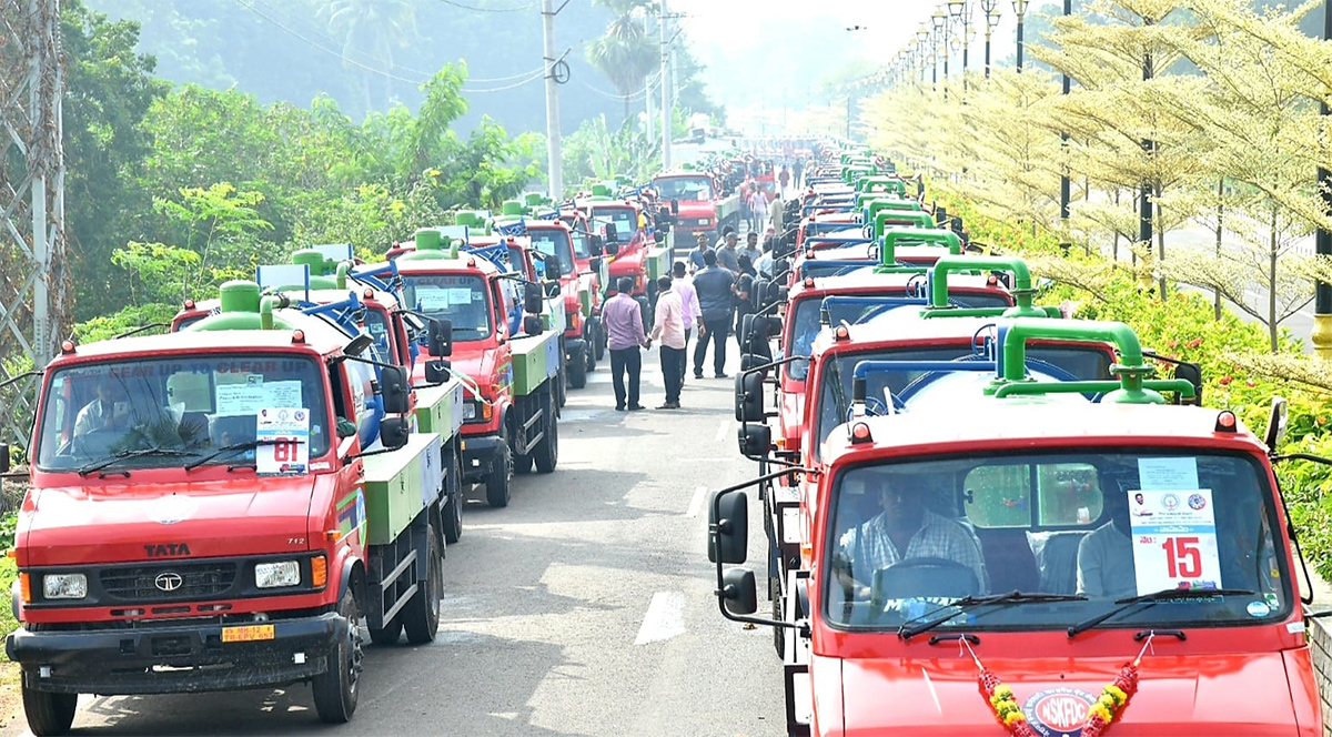 CM YS Jagan started cleaning Vehicles In AP - Sakshi5