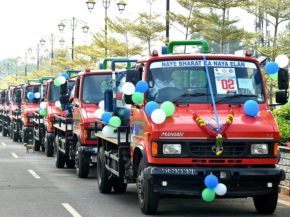 CM YS Jagan started cleaning Vehicles In AP - Sakshi6