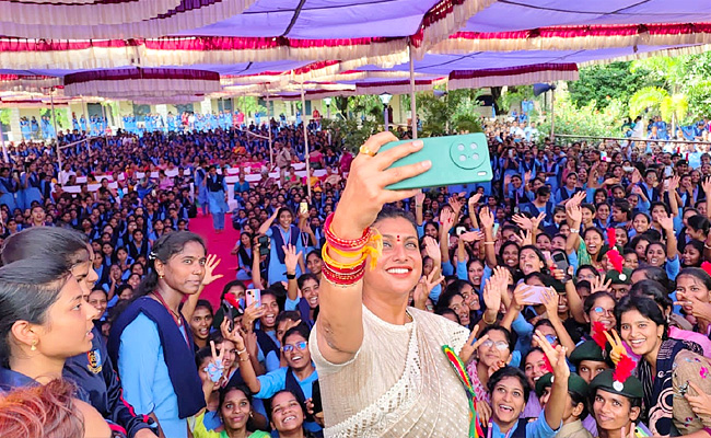 Minister Roja Visits Sri Padmavathi Women Degree College At Tirupati Photos - Sakshi6