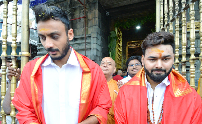 Cricketers Rishabh Pant and Axar Patel Visits Tirumala Temple PHotos - Sakshi12