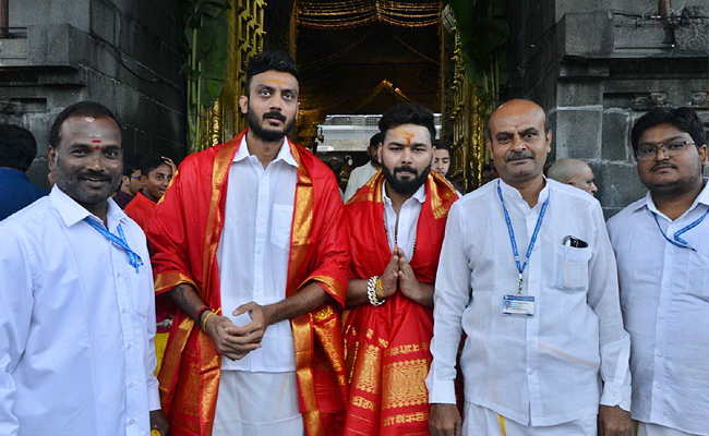 Cricketers Rishabh Pant and Axar Patel Visits Tirumala Temple PHotos - Sakshi13