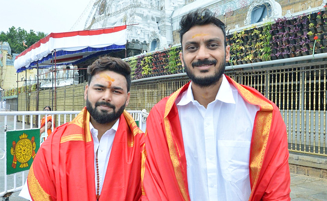 Cricketers Rishabh Pant and Axar Patel Visits Tirumala Temple PHotos - Sakshi14