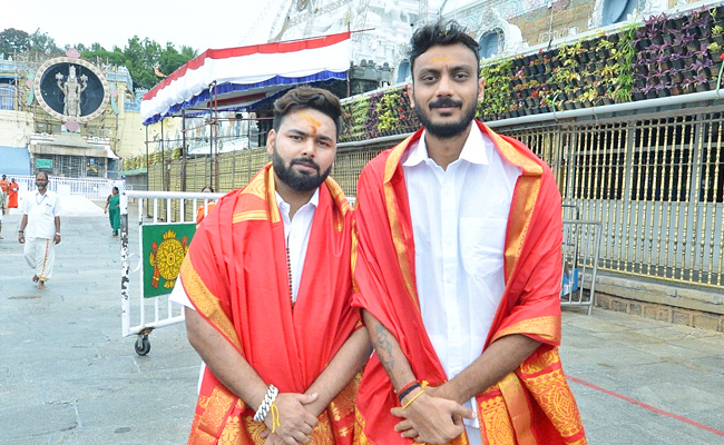 Cricketers Rishabh Pant and Axar Patel Visits Tirumala Temple PHotos - Sakshi16