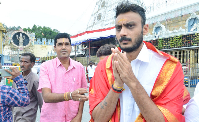 Cricketers Rishabh Pant and Axar Patel Visits Tirumala Temple PHotos - Sakshi18