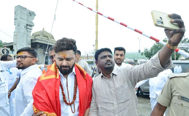 Cricketers Rishabh Pant and Axar Patel Visits Tirumala Temple PHotos - Sakshi21