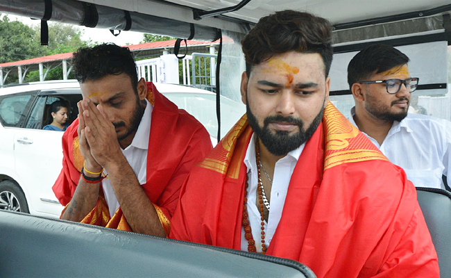 Cricketers Rishabh Pant and Axar Patel Visits Tirumala Temple PHotos - Sakshi22