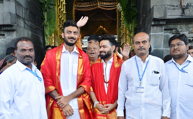 Cricketers Rishabh Pant and Axar Patel Visits Tirumala Temple PHotos - Sakshi3