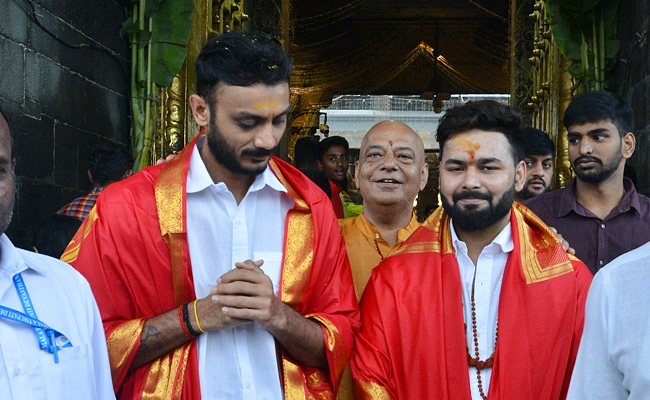 Cricketers Rishabh Pant and Axar Patel Visits Tirumala Temple PHotos - Sakshi6