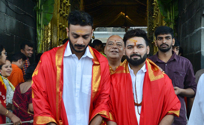 Cricketers Rishabh Pant and Axar Patel Visits Tirumala Temple PHotos - Sakshi7