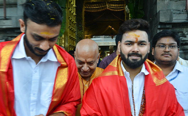 Cricketers Rishabh Pant and Axar Patel Visits Tirumala Temple PHotos - Sakshi8