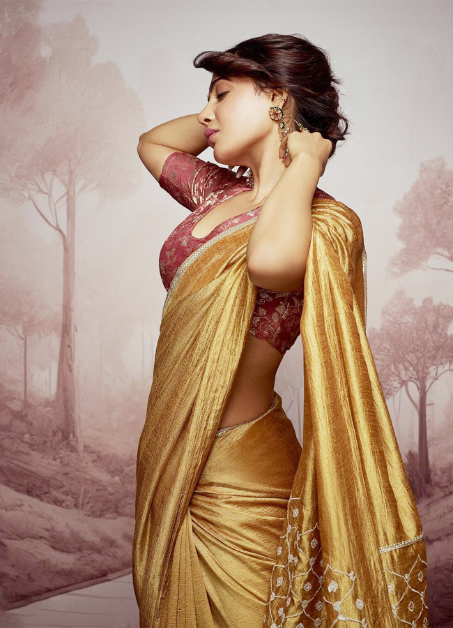 Samantha Stunning Looks In Regal Odyssey Ivory Saree - Sakshi3