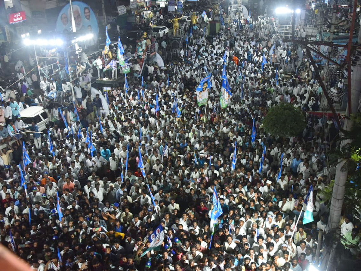 YSRCP Samajika Sadhikara Bus Yatra Photos - Sakshi3