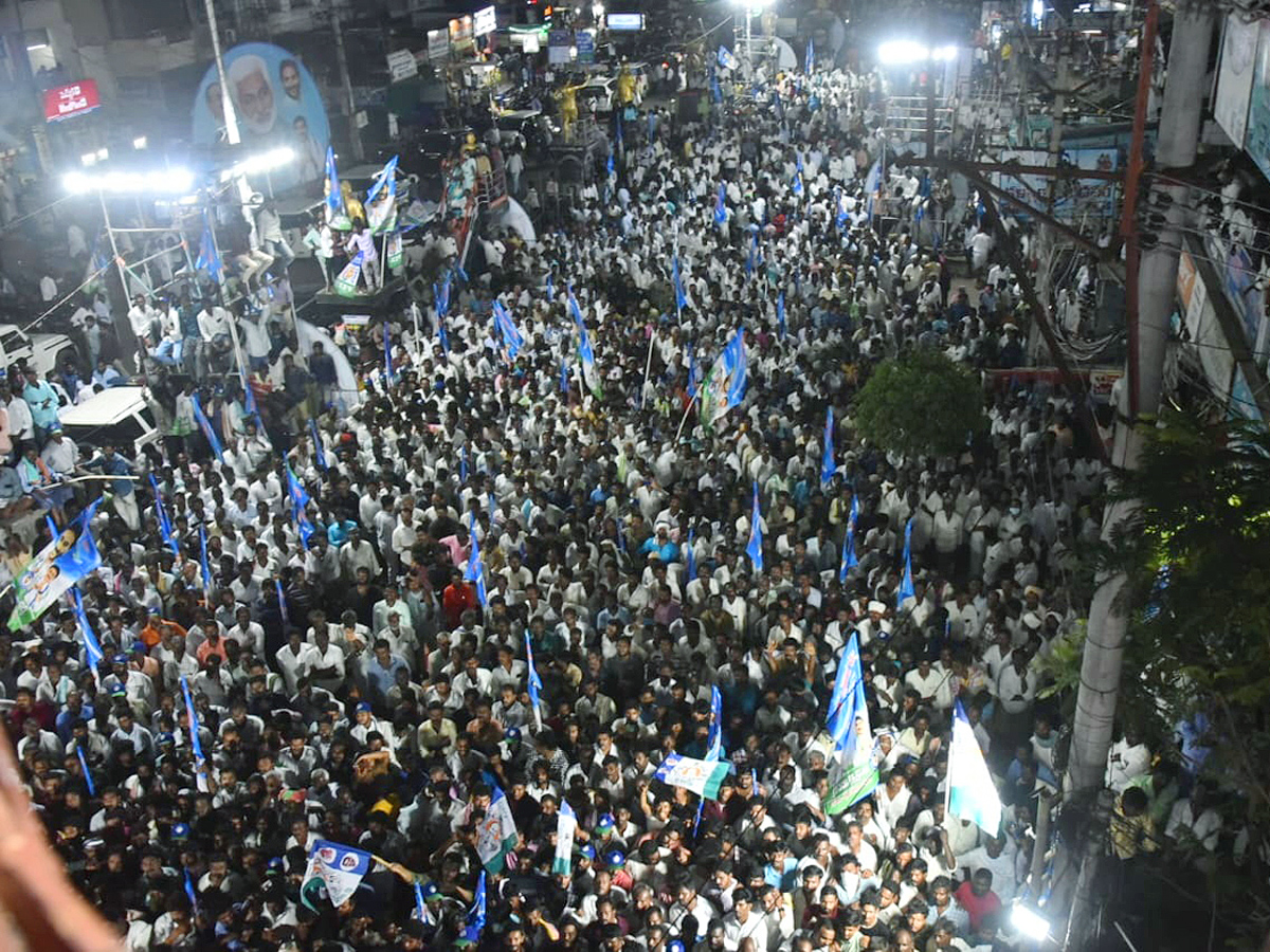 YSRCP Samajika Sadhikara Bus Yatra Photos - Sakshi4