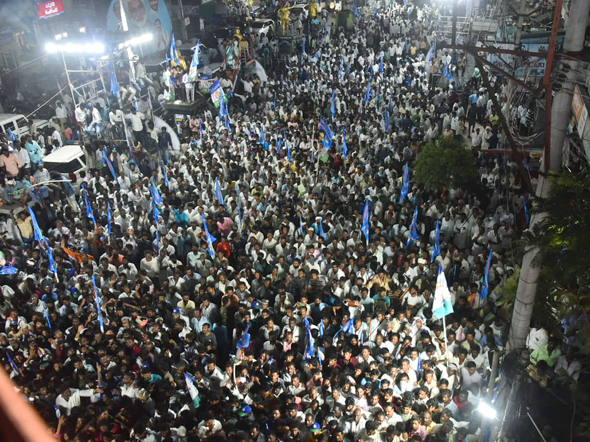 YSRCP Samajika Sadhikara Bus Yatra Photos - Sakshi5