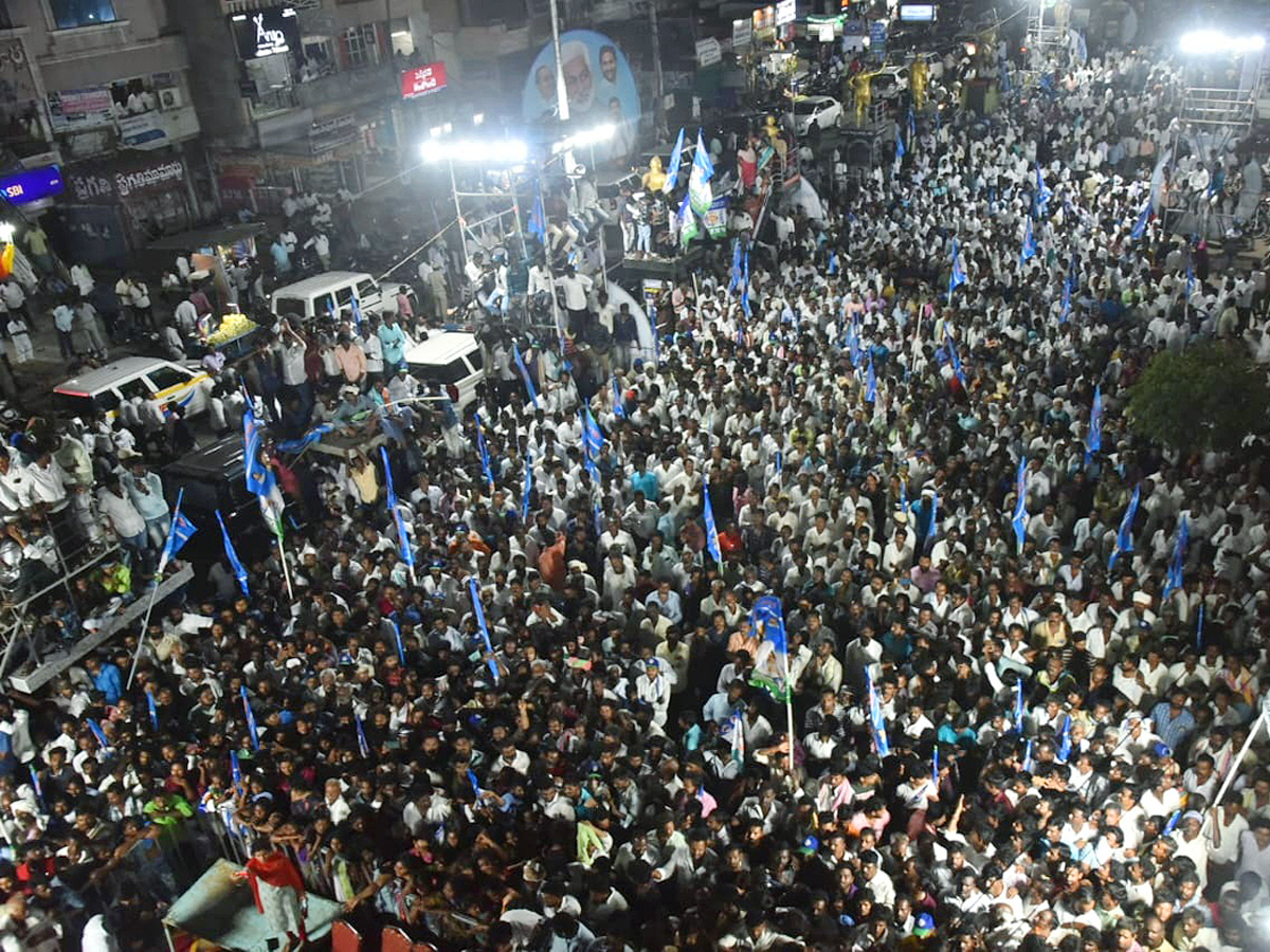 YSRCP Samajika Sadhikara Bus Yatra Photos - Sakshi7