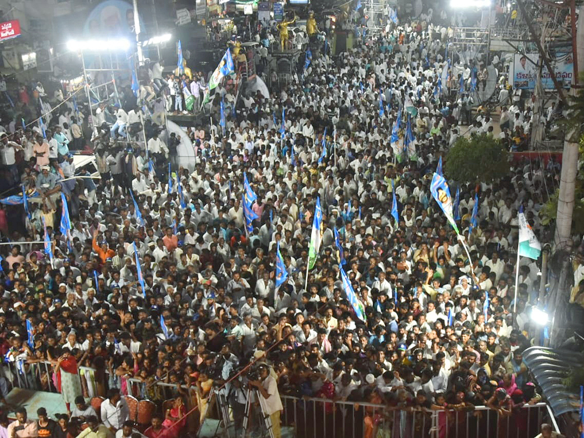 YSRCP Samajika Sadhikara Bus Yatra Photos - Sakshi9