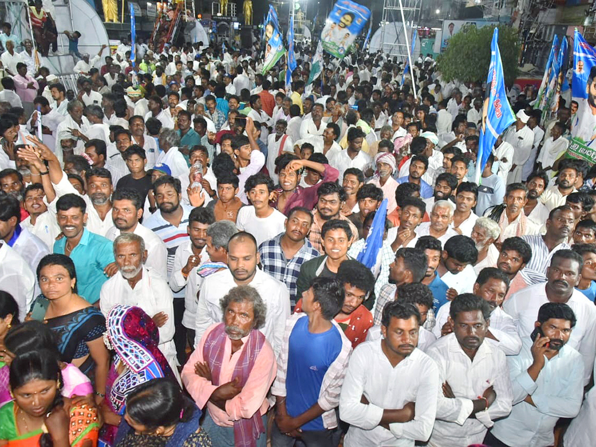 YSRCP Samajika Sadhikara Bus Yatra Photos - Sakshi23