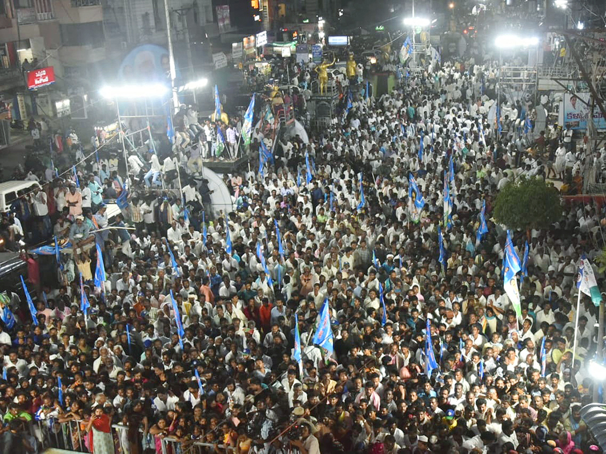 YSRCP Samajika Sadhikara Bus Yatra Photos - Sakshi10