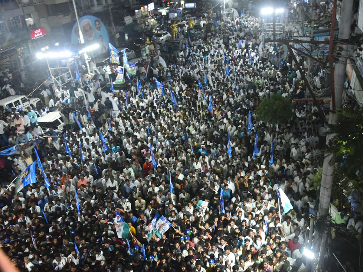 YSRCP Samajika Sadhikara Bus Yatra Photos - Sakshi12