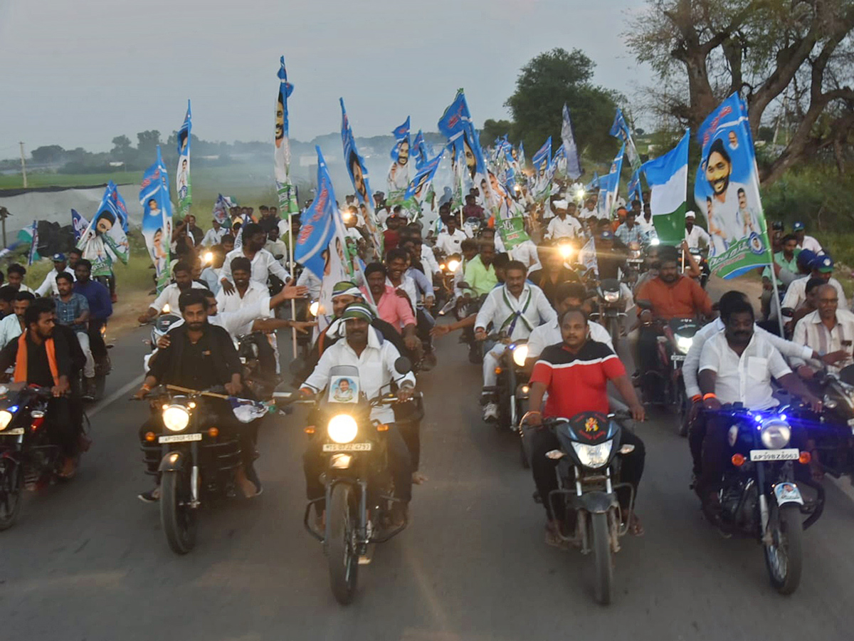 YSRCP Samajika Sadhikara Bus Yatra Photos - Sakshi15