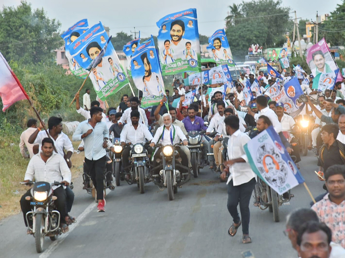 YSRCP Samajika Sadhikara Bus Yatra Photos - Sakshi17