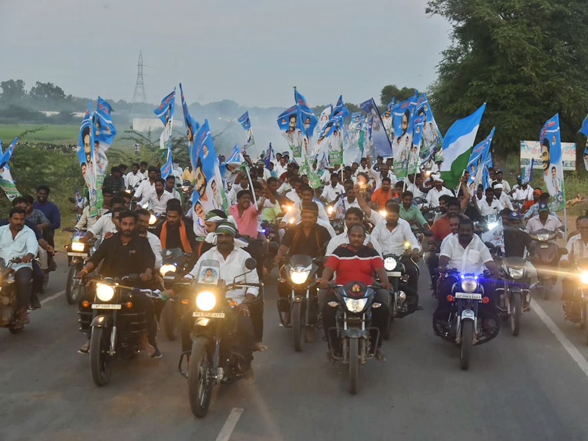 YSRCP Samajika Sadhikara Bus Yatra Photos - Sakshi18