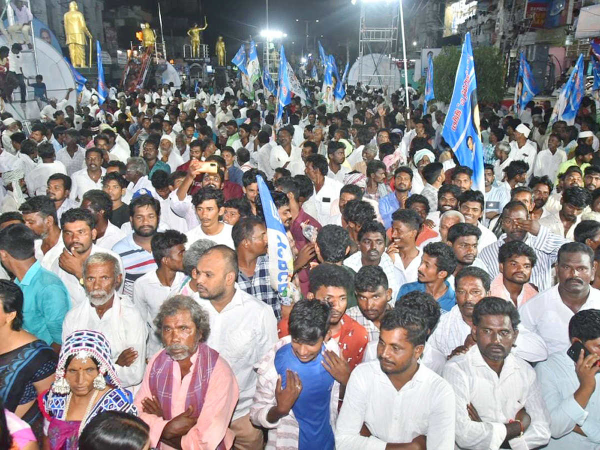 YSRCP Samajika Sadhikara Bus Yatra Photos - Sakshi24