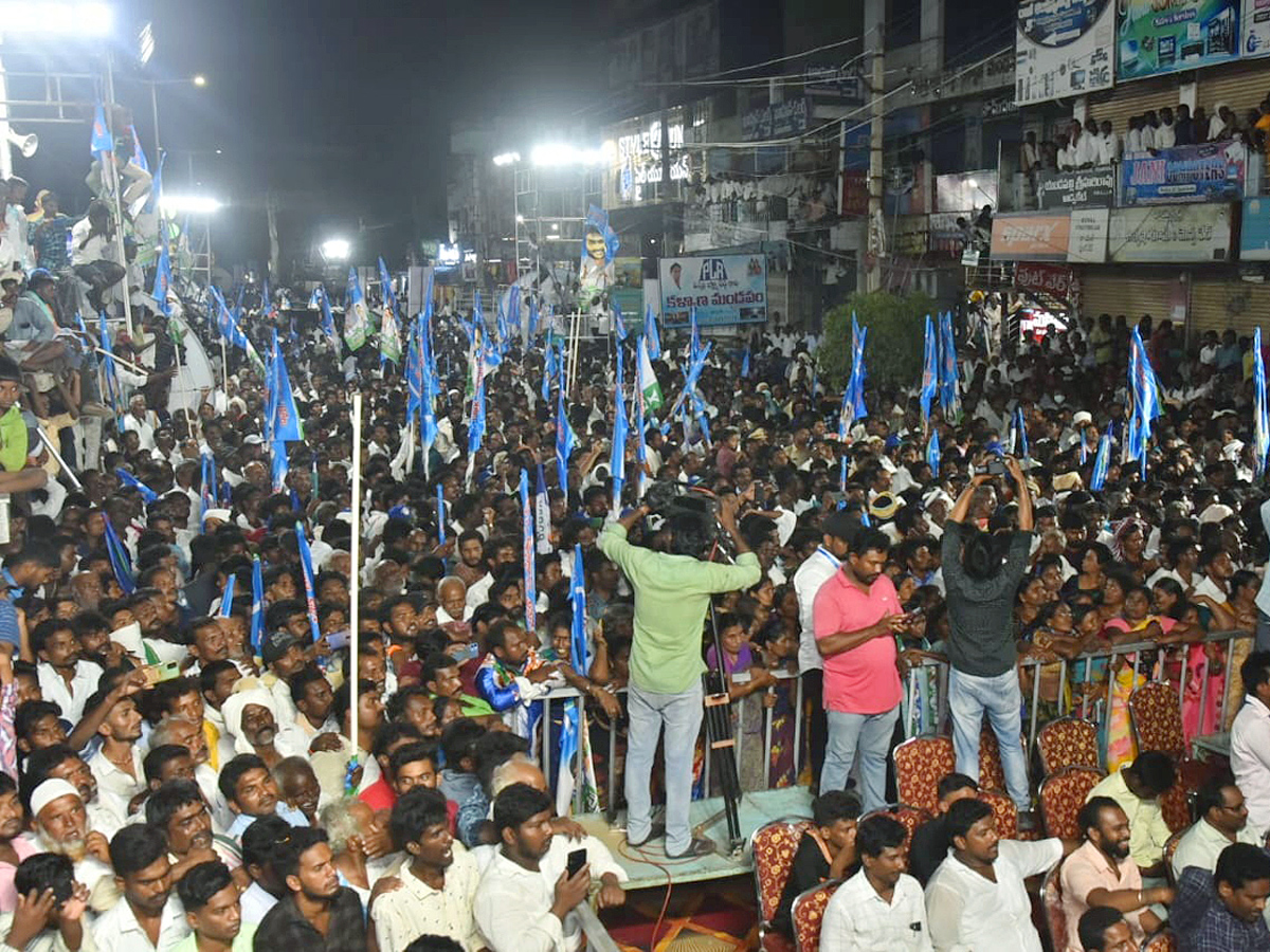 YSRCP Samajika Sadhikara Bus Yatra Photos - Sakshi27